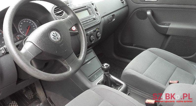 2005' Volkswagen Golf photo #2