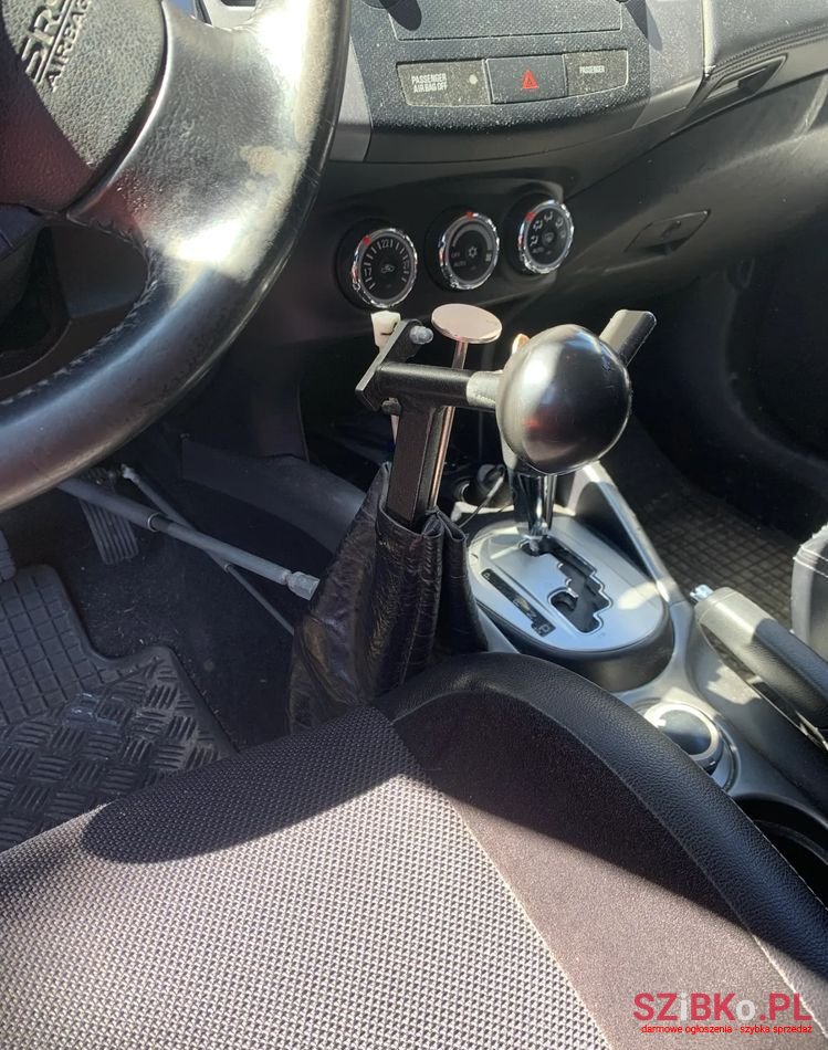 2010' Mitsubishi Outlander photo #4