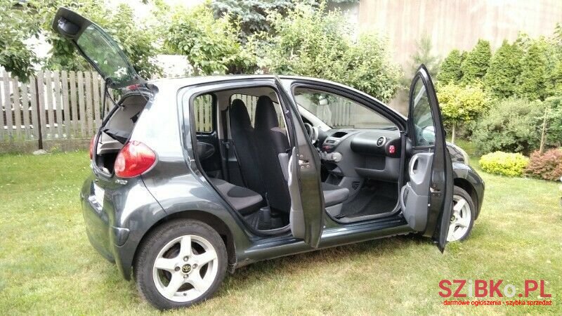 2008' Toyota Aygo photo #5