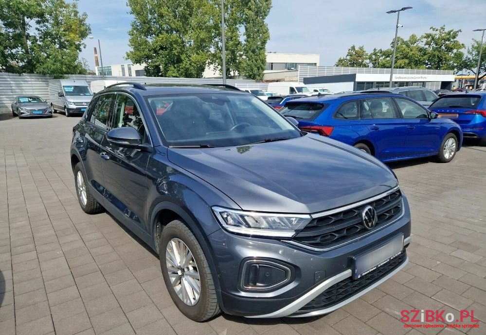 2022' Volkswagen T-Roc 1.5 Tsi Life photo #2