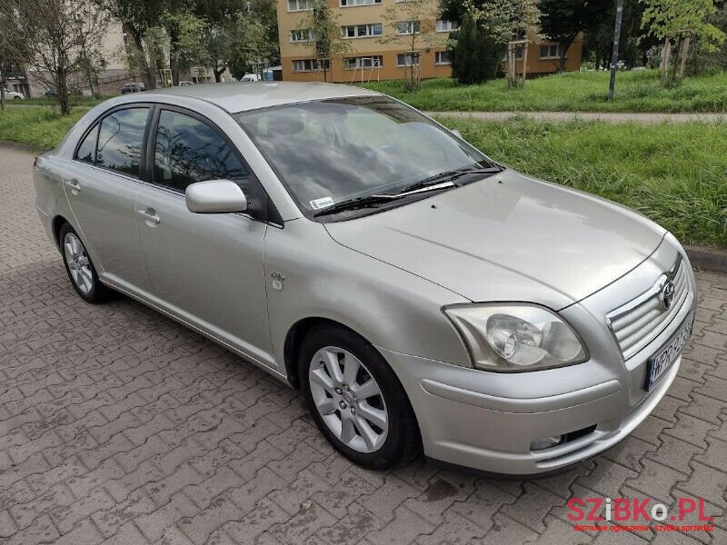 2004' Toyota Avensis photo #2