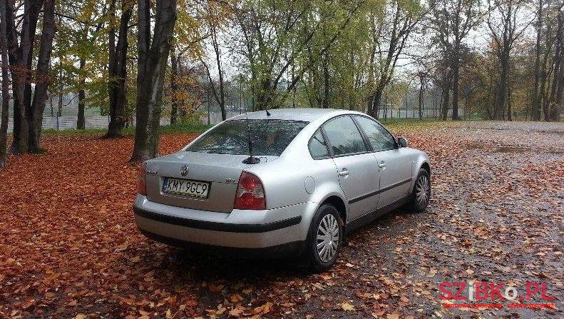 2001' Volkswagen Passat photo #5