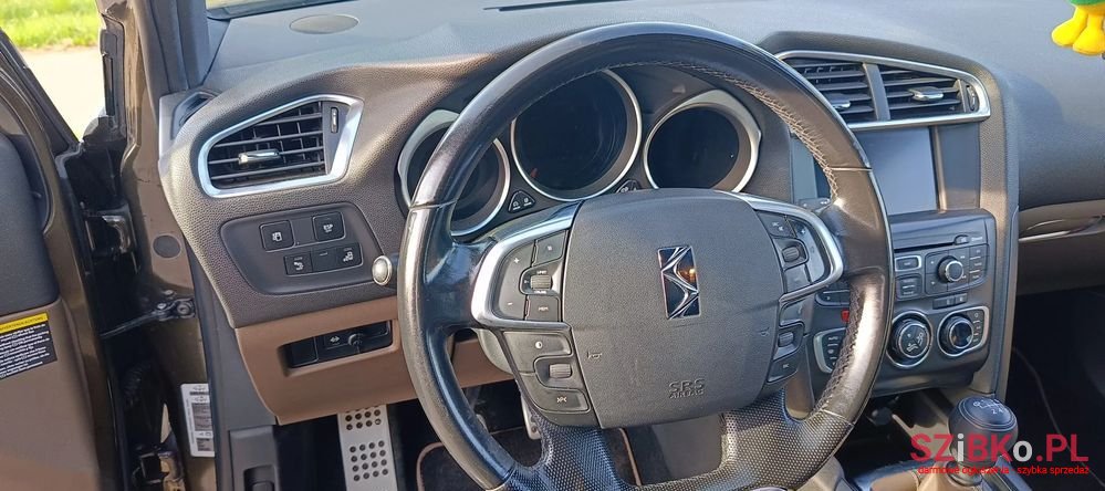 2011' Citroen DS4 photo #3