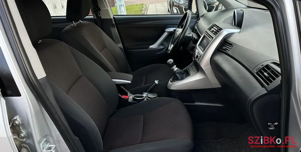 2011' Toyota Verso photo #4