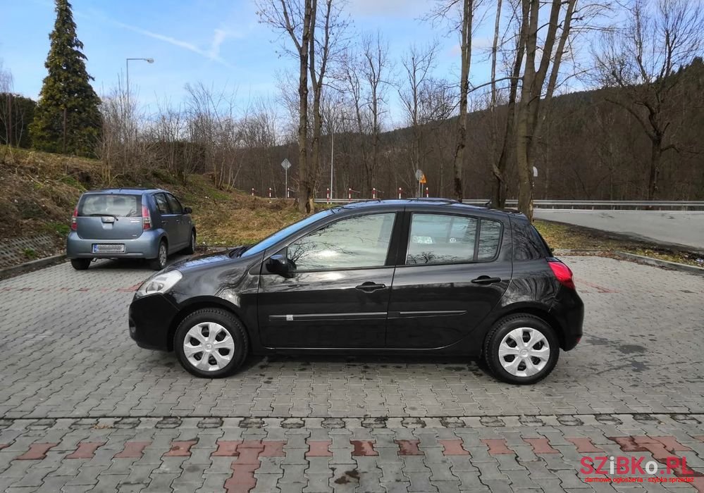 2009' Renault Clio photo #5