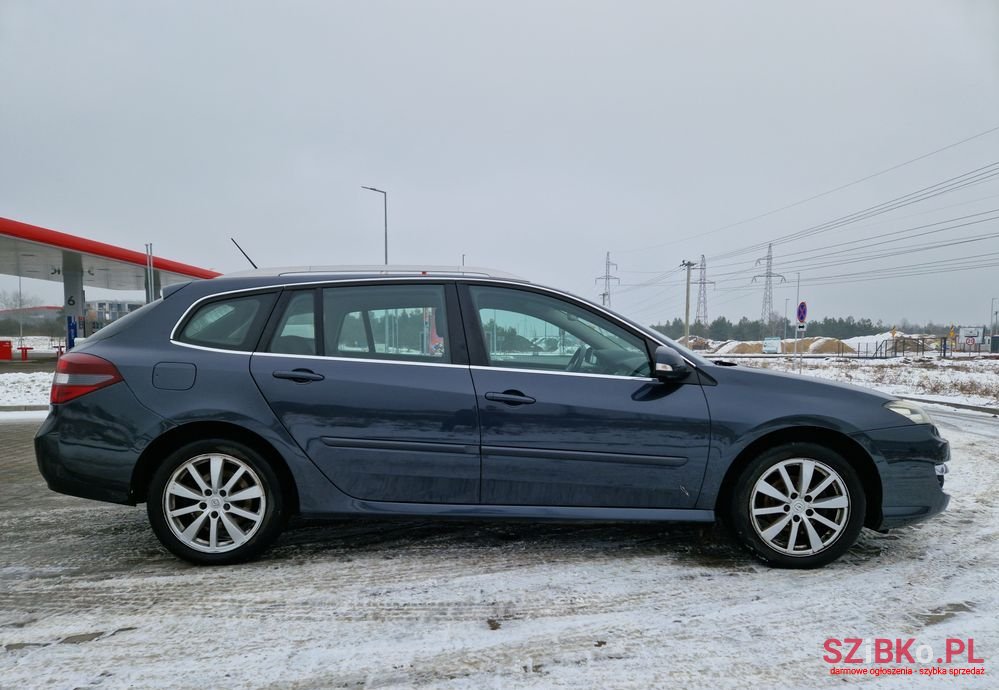 2011' Renault Laguna photo #6