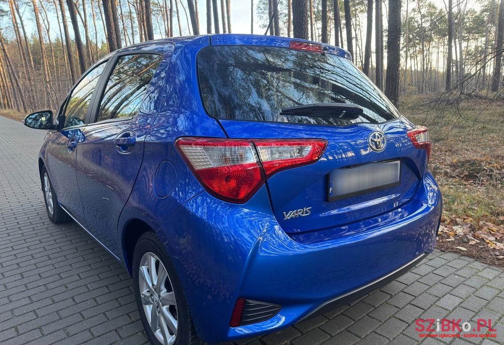 2017' Toyota Yaris photo #2
