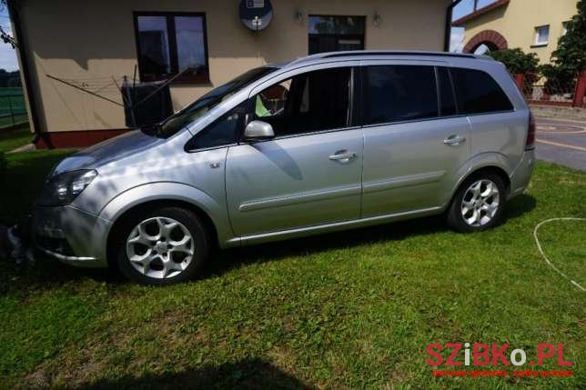 2005' Opel Zafira photo #1