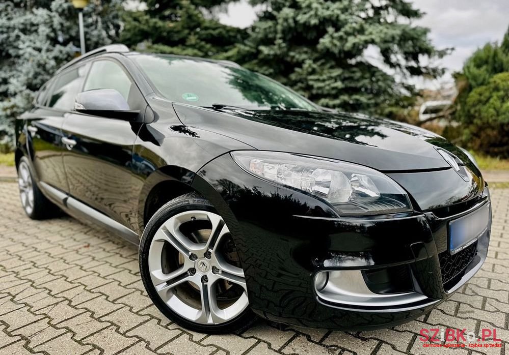 2011' Renault Megane photo #2