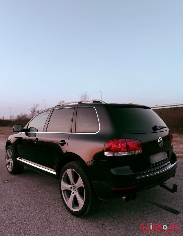 2004' Volkswagen Touareg photo #3