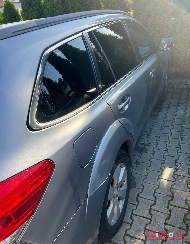 2011' Subaru Outback photo #4