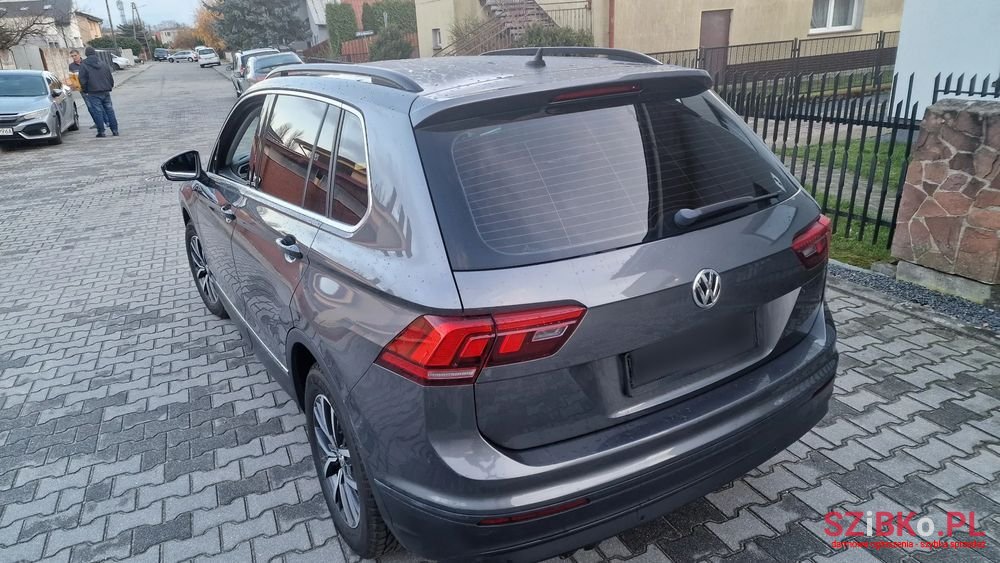 2017' Volkswagen Tiguan photo #6