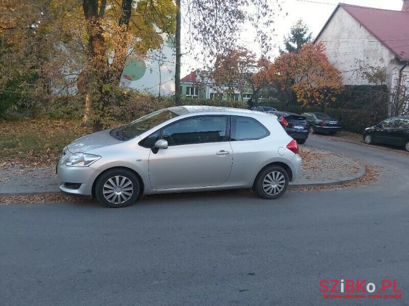 2007' Toyota Auris photo #3