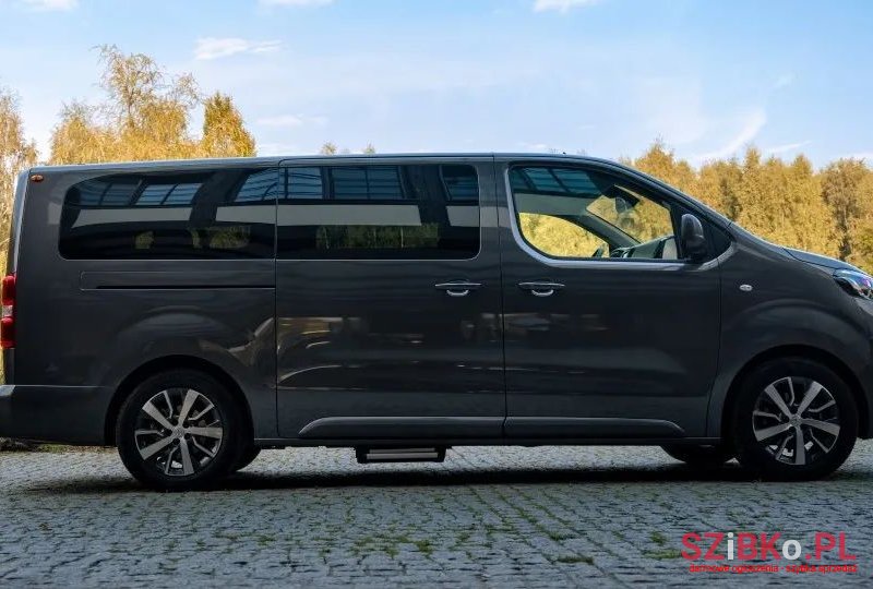 2023' Toyota ProAce Verso photo #1