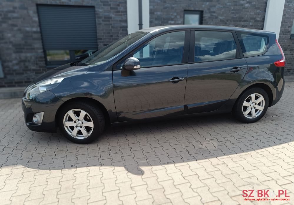 2011' Renault Grand Scenic photo #2