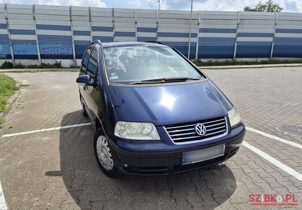 2005' Volkswagen Sharan 2.0 Basis photo #2