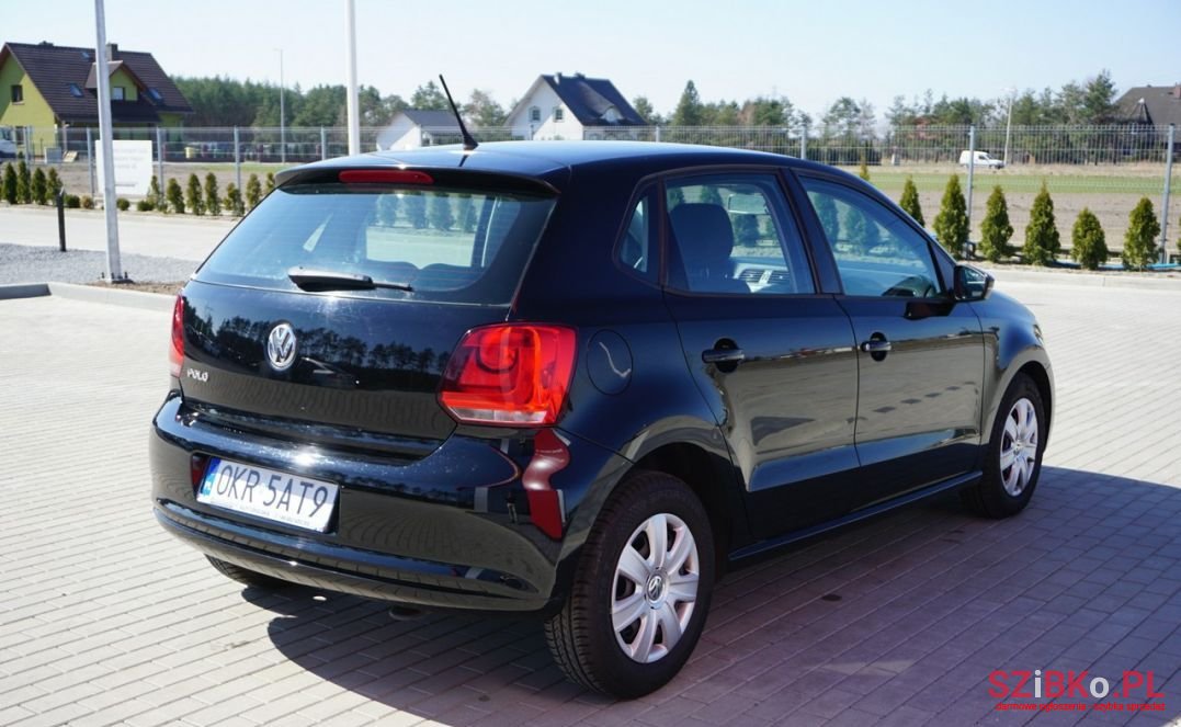 2011' Volkswagen Polo photo #3
