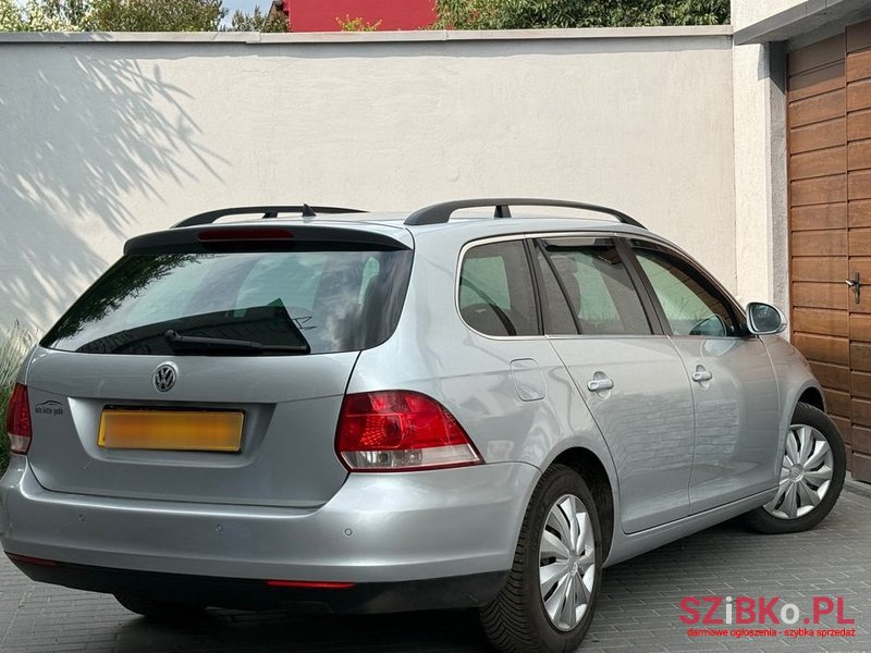 2009' Volkswagen Golf photo #4