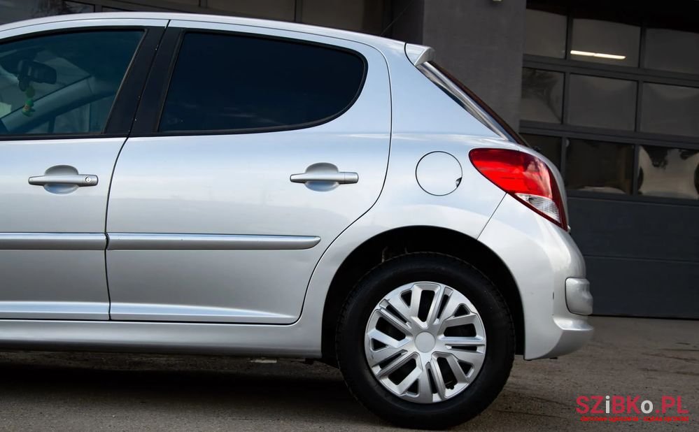 2011' Peugeot 207 1.6 Active photo #2