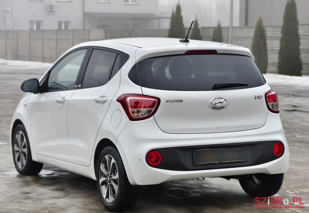 2020' Hyundai i10 photo #2