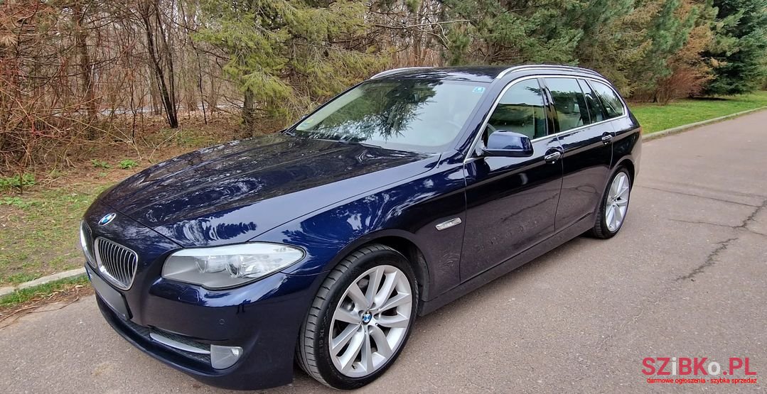 2011' BMW 5 Series photo #1