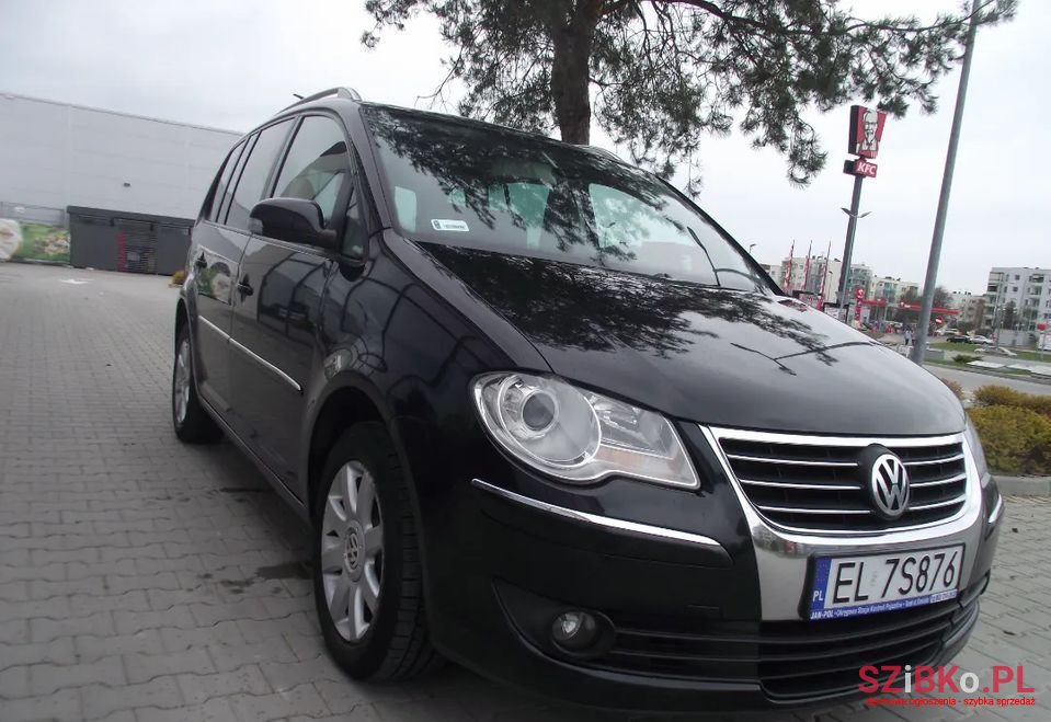 2007' Volkswagen Touran photo #2