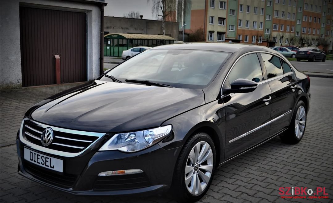 2010' Volkswagen Passat photo #3
