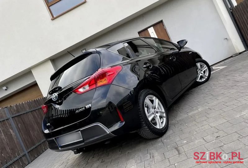 2013' Toyota Auris photo #3