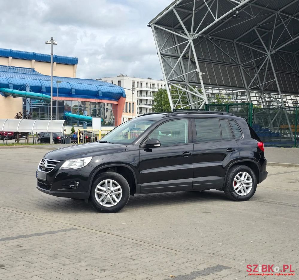 2011' Volkswagen Tiguan photo #4