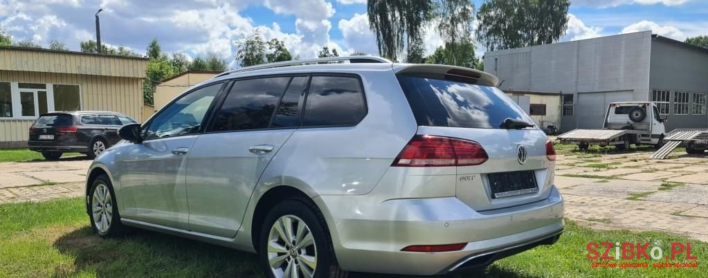 2019' Volkswagen Golf photo #5