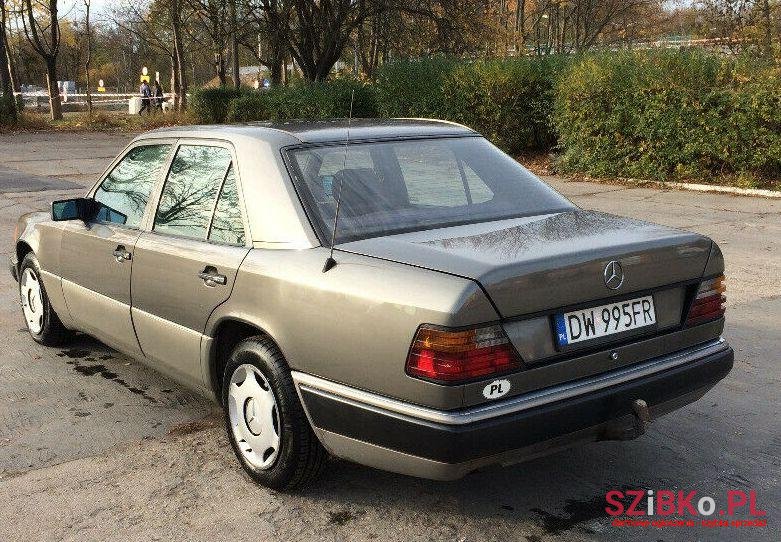 1992' Mercedes-Benz 124 photo #1