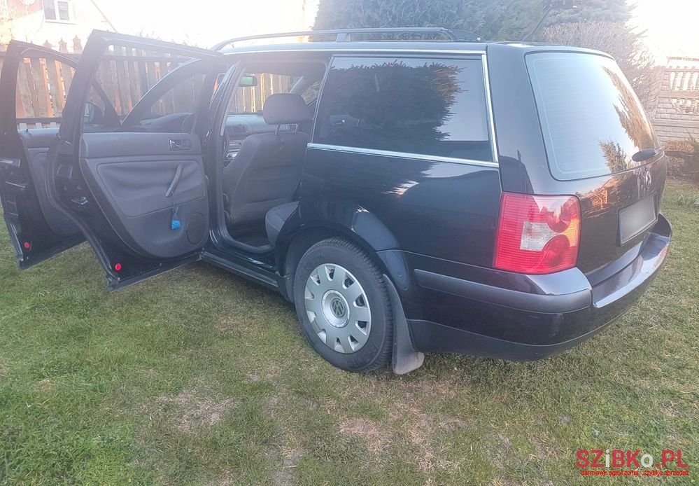 2004' Volkswagen Passat 1.9 Tdi Basis photo #3