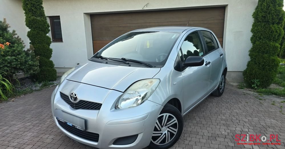 2010' Toyota Yaris 1.0 Luna Start photo #2