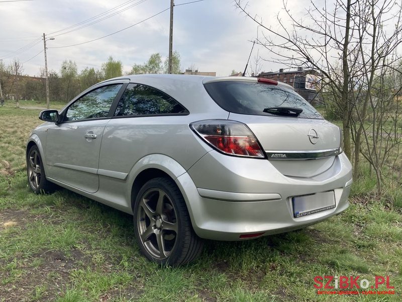 2005' Opel Astra Gtc 1.6 photo #2