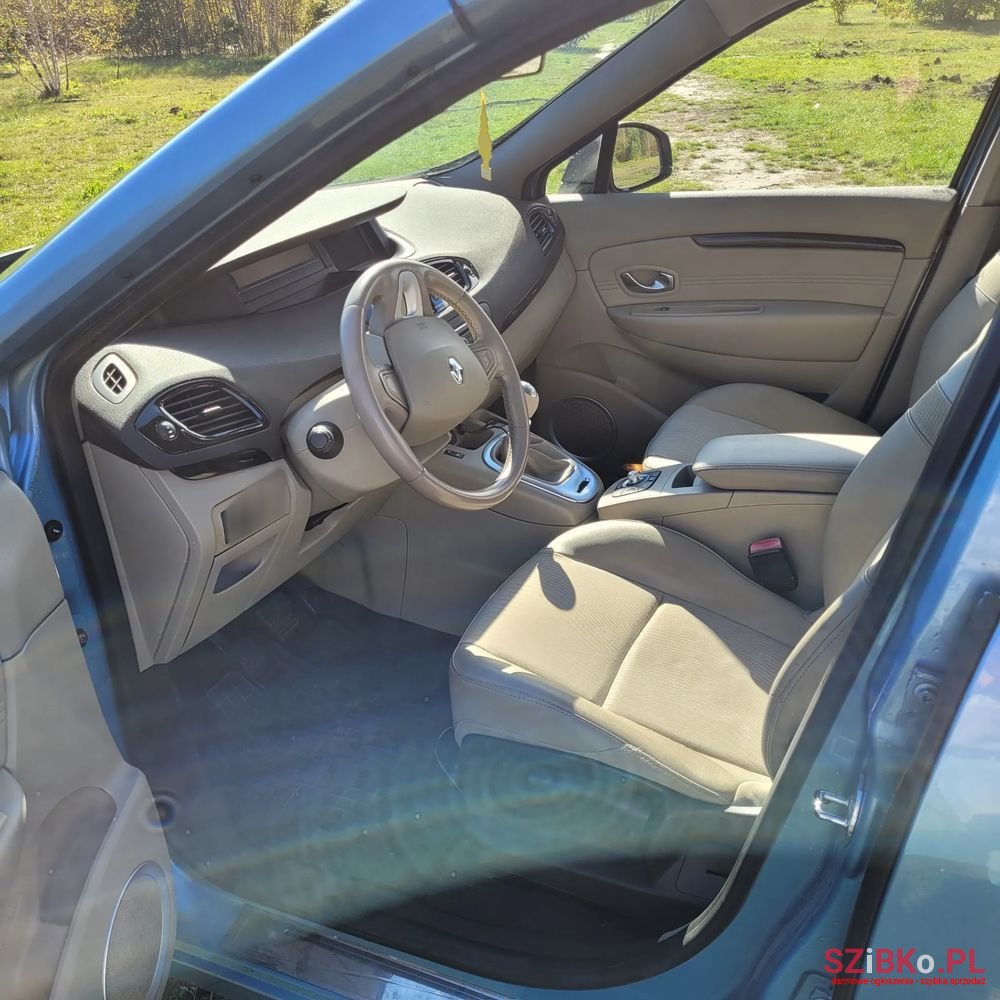 2011' Renault Grand Scenic photo #1