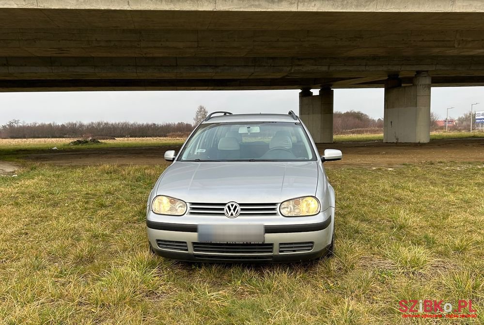 2003' Volkswagen Golf photo #2