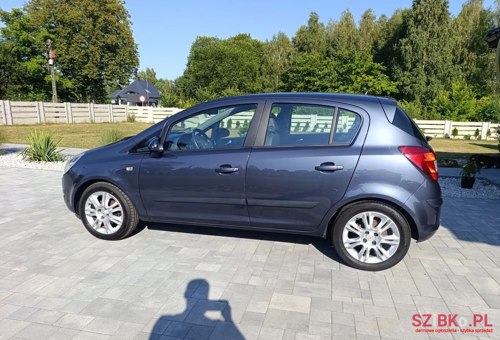 2009' Opel Corsa 1.4 16V Cosmo photo #3