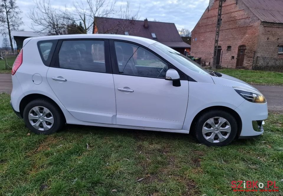 2010' Renault Scenic photo #4