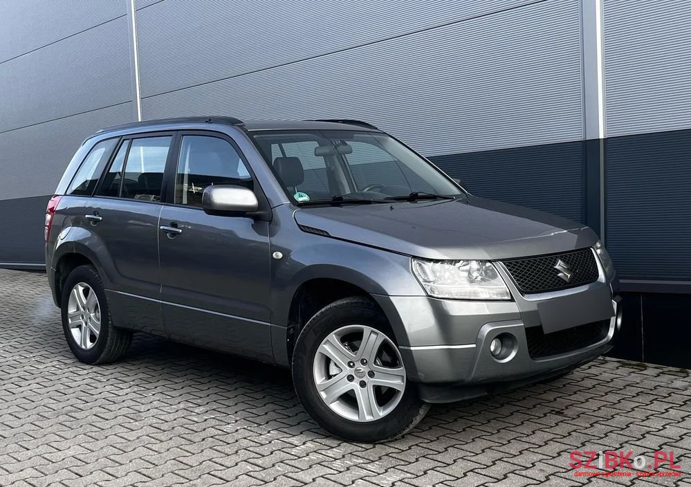2009' Suzuki Grand Vitara 2.0 De Luxe photo #1