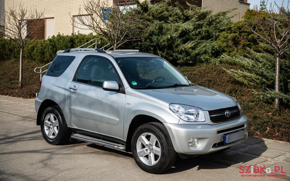 2004' Toyota RAV4 photo #3