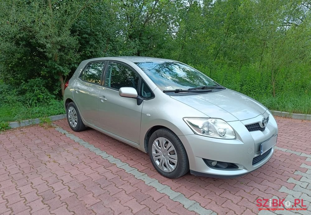 2009' Toyota Auris 1.4 D-4D Luna photo #2