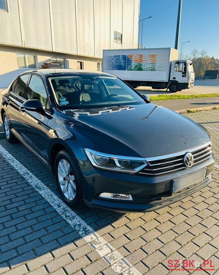 2016' Volkswagen Passat photo #3