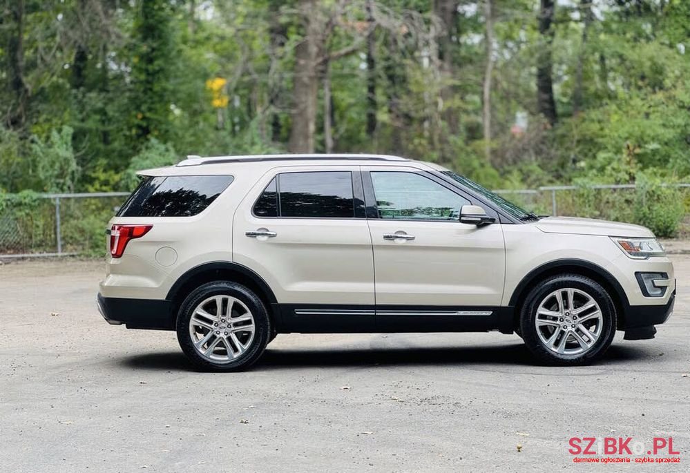 2018' Ford Explorer photo #5