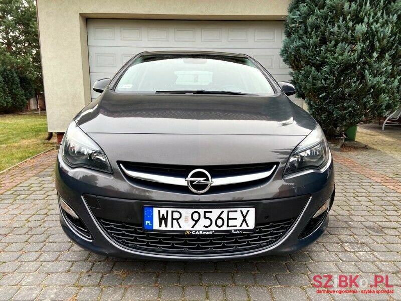 2014' Opel Astra photo #2