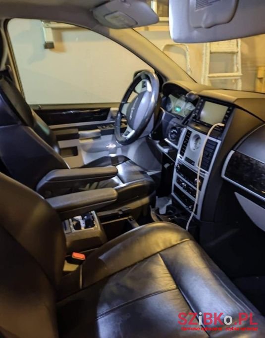 2009' Chrysler Grand Voyager photo #6