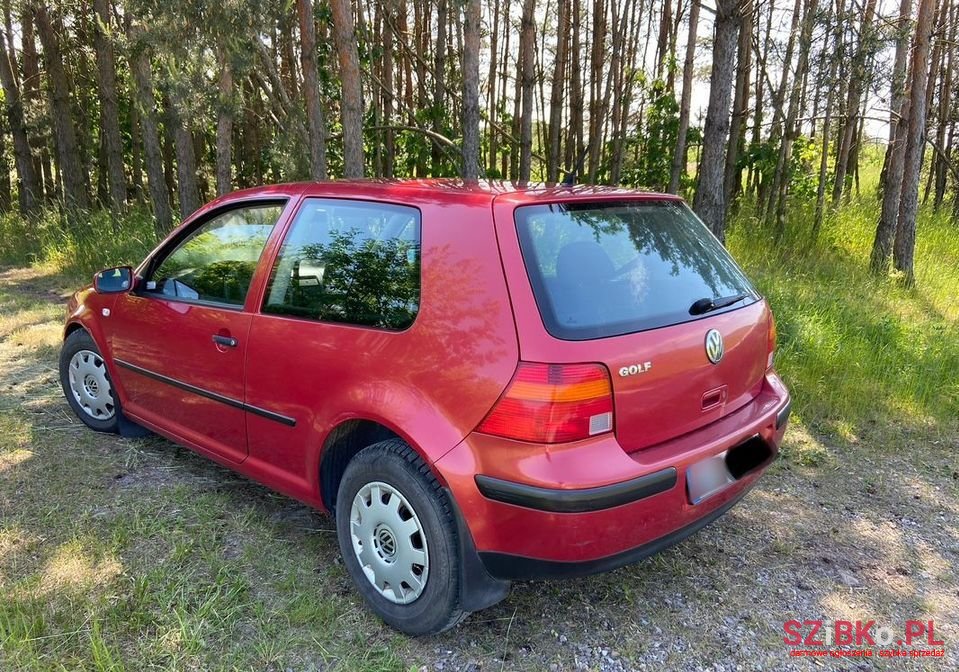 2002' Volkswagen Golf photo #3
