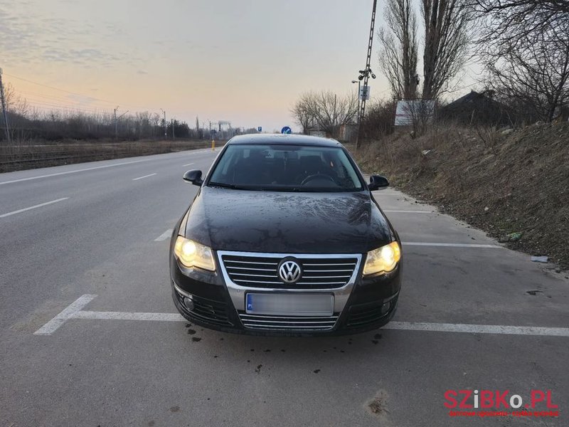 2008' Volkswagen Passat 2.0 Tdi Highline photo #1