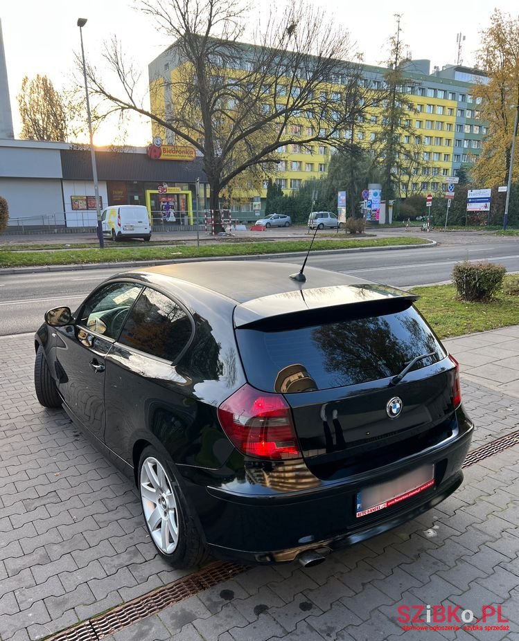 2010' BMW 1 Series 116I photo #3