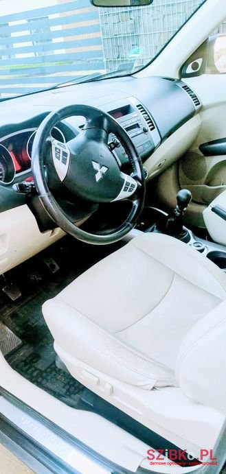 2008' Mitsubishi Outlander photo #3