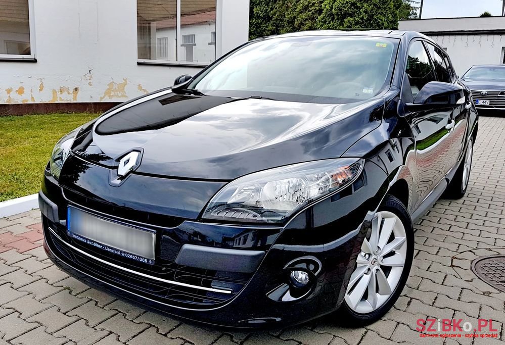 2011' Renault Megane photo #1